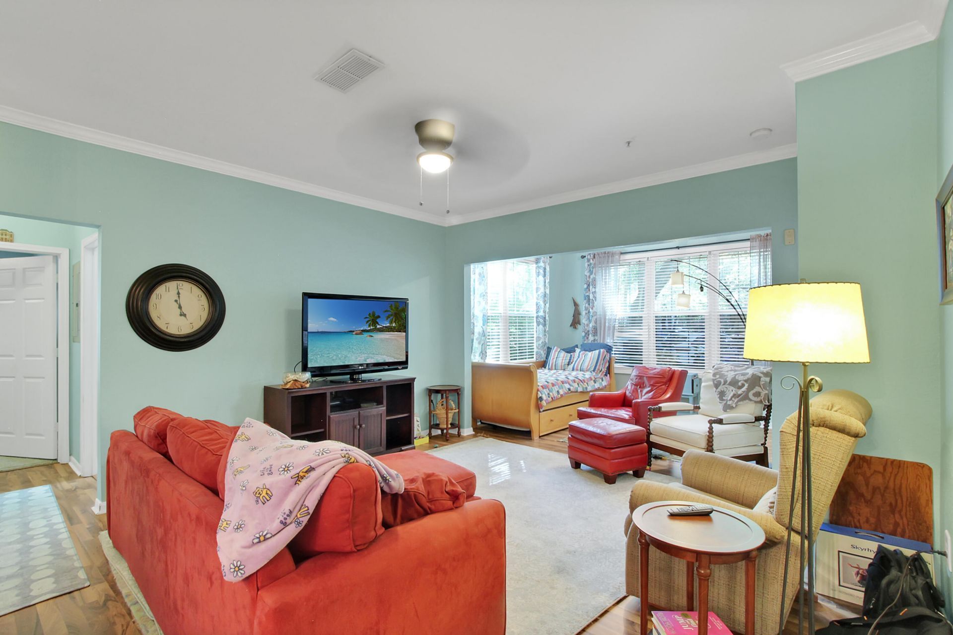 60 Fenwick Hall Allee Alley Photo 4