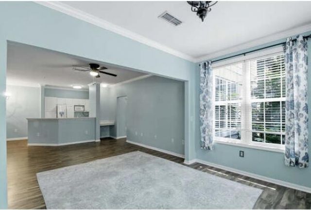 60 Fenwick Hall Allee Alley Photo 9