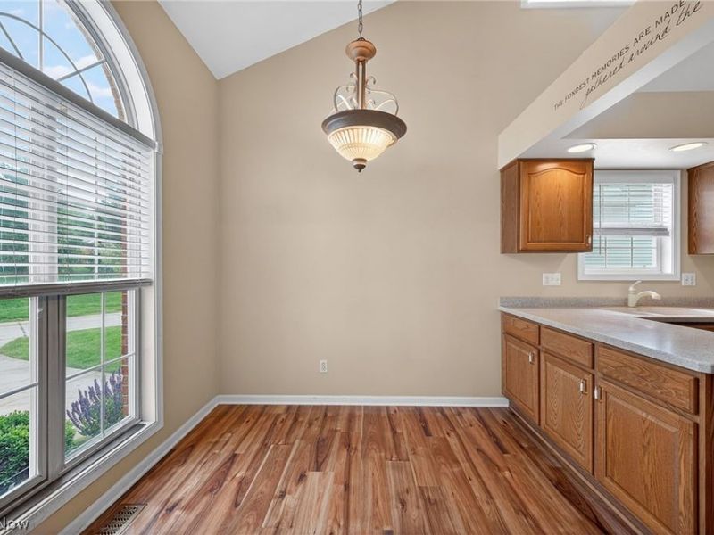 500 Glen Hollow Circle, Aurora, OH 44202 Photo 5
