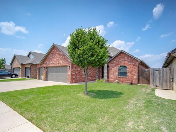 10821 NW 29th Terrace, Yukon, OK 73099