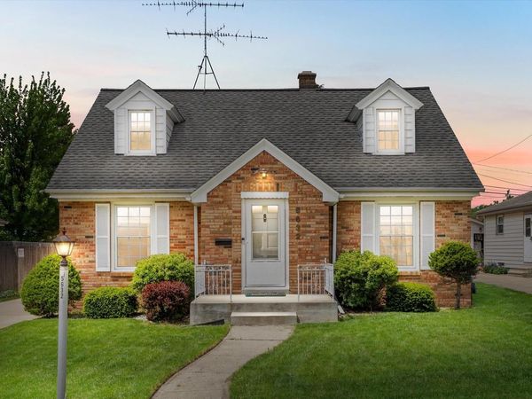 5632 Pershing BOULEVARD, Kenosha, WI 53144