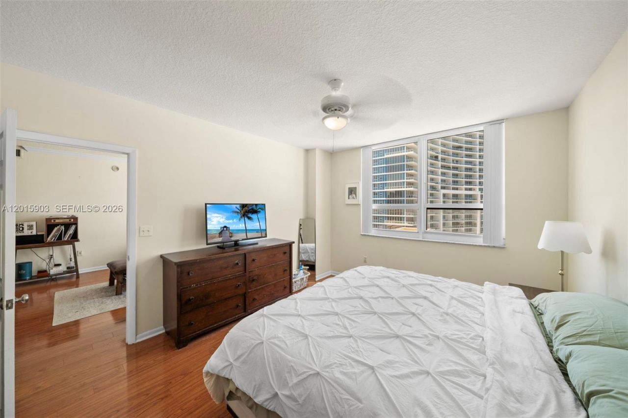 2000 N Bayshore Dr , Unit 1005, Miami, FL 33137 Photo