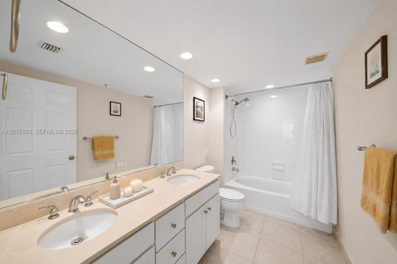 2000 N Bayshore Dr , Unit 1005, Miami, FL 33137 Photo