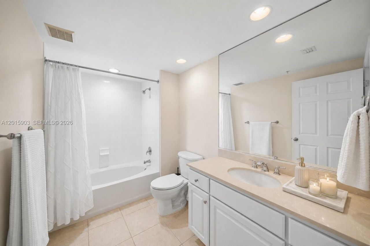 2000 N Bayshore Dr , Unit 1005, Miami, FL 33137 Photo