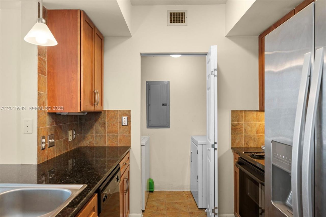 2000 N Bayshore Dr , Unit 1005, Miami, FL 33137 Photo