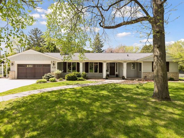 5512 Glengarry Parkway , Edina, MN 55436