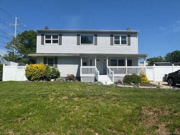 25 Marc Street , Ronkonkoma, NY 11779
