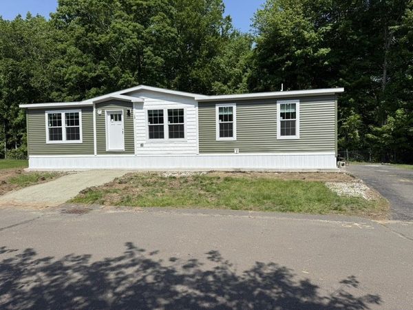 13 Parkwood Dr, West Springfield, MA 01089