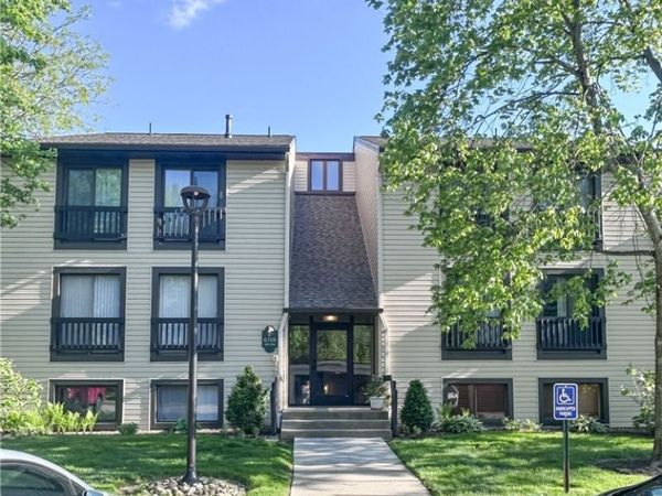 6310 Greenwood , Unit 105, Northfield, OH 44067