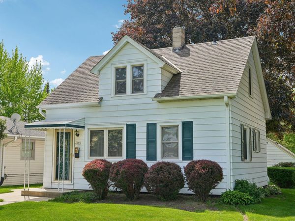 4033 N 93rd St, Wauwatosa, WI 53222