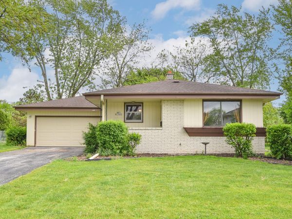 N87W17833 Shepherd Dr, Menomonee Falls, WI 53051