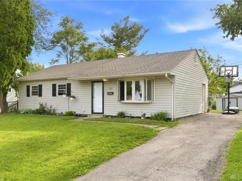 121 Ebony Lane, Fairborn, OH 45324 Photo 2