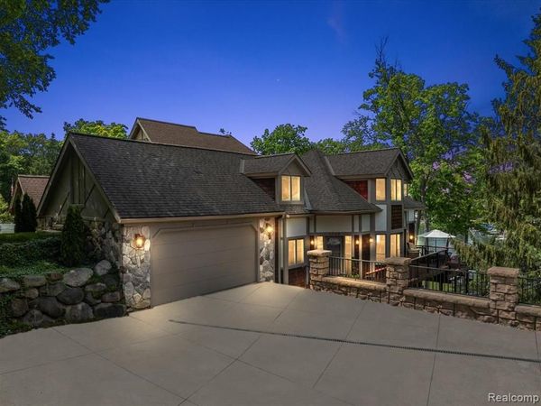 1739 Ridge Road, White Lake Twp, MI 48383