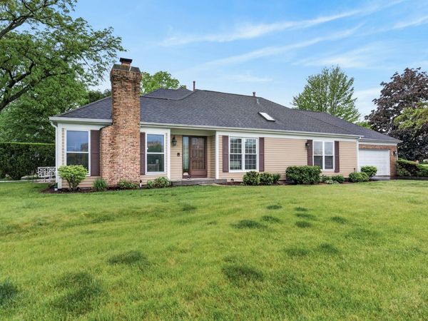 131 Camden Court , Lincolnshire, IL 60069