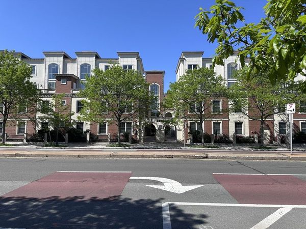 2240 Massachusetts Ave, Unit 3, Cambridge, MA 02140