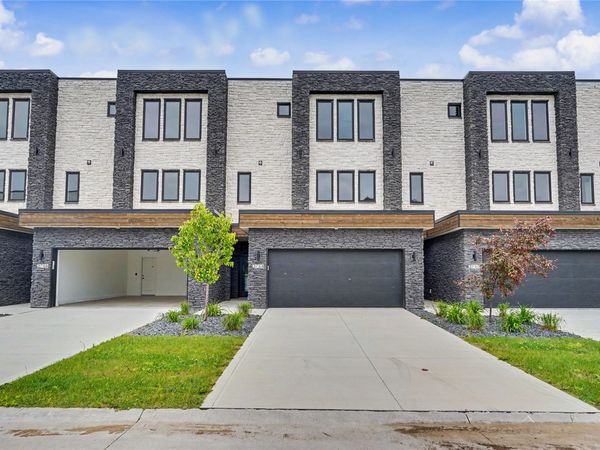 2738 Fleur Drive, Des Moines, IA 50321