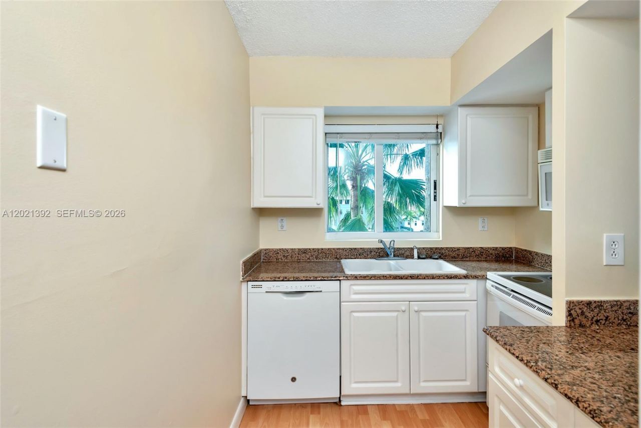 5900 Collins Ave , Unit 408, Miami Beach, FL 33140 Photo
