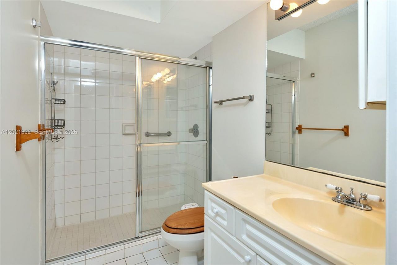 5900 Collins Ave , Unit 408, Miami Beach, FL 33140 Photo