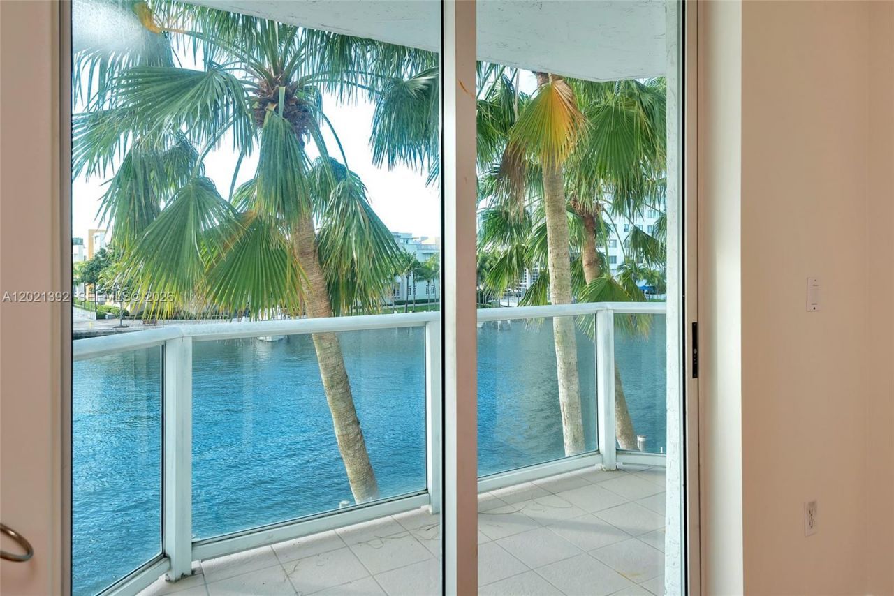 5900 Collins Ave , Unit 408, Miami Beach, FL 33140 Photo