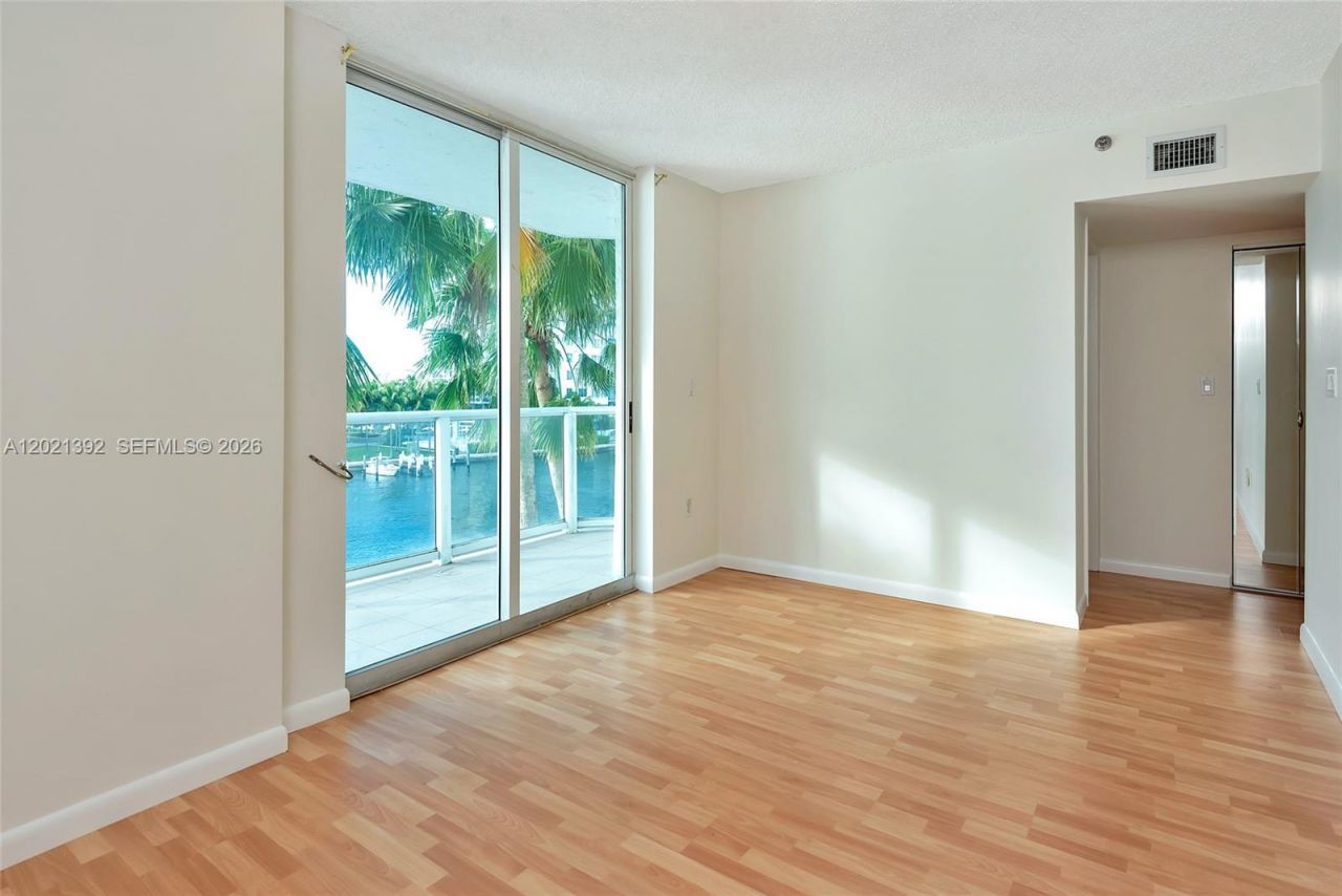 5900 Collins Ave , Unit 408, Miami Beach, FL 33140 Photo