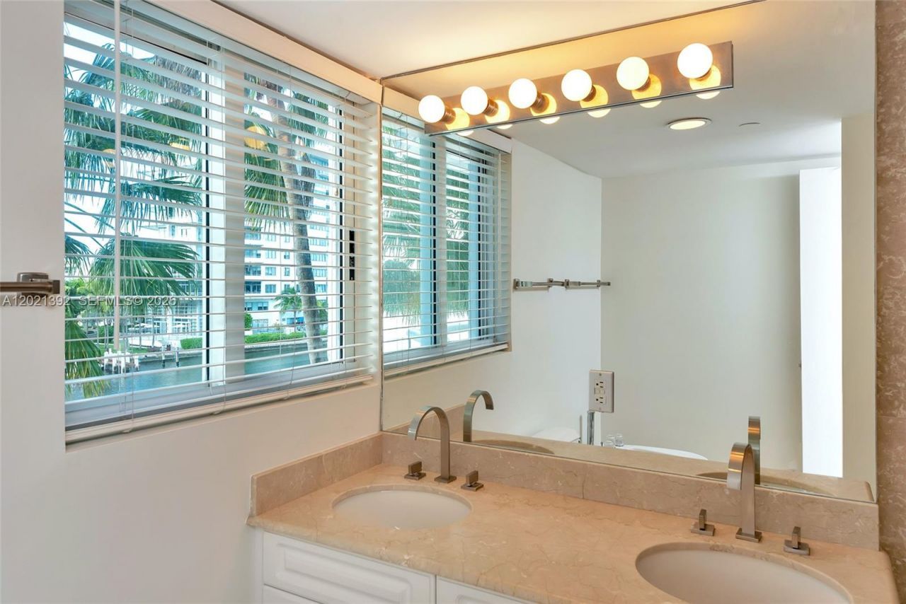 5900 Collins Ave , Unit 408, Miami Beach, FL 33140 Photo