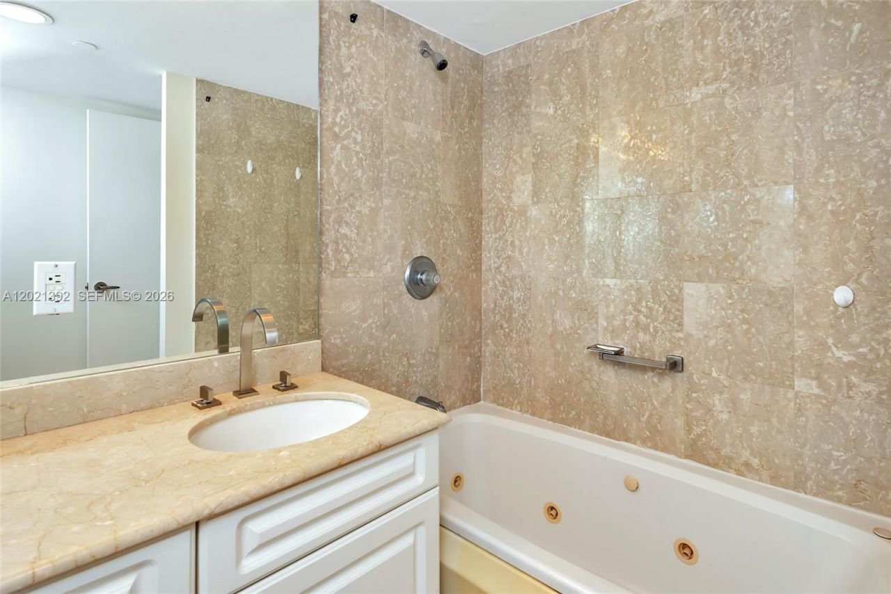 5900 Collins Ave , Unit 408, Miami Beach, FL 33140 Photo