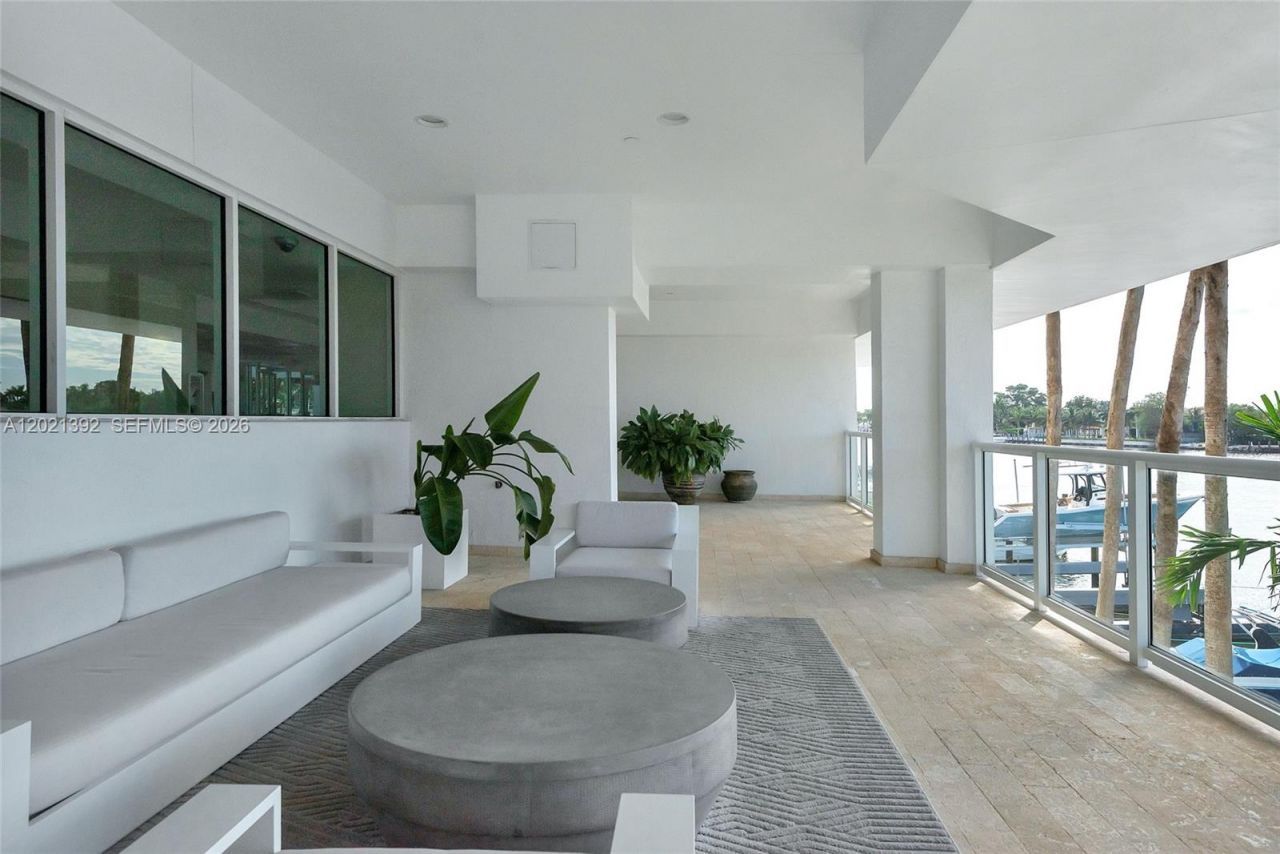 5900 Collins Ave , Unit 408, Miami Beach, FL 33140 Photo