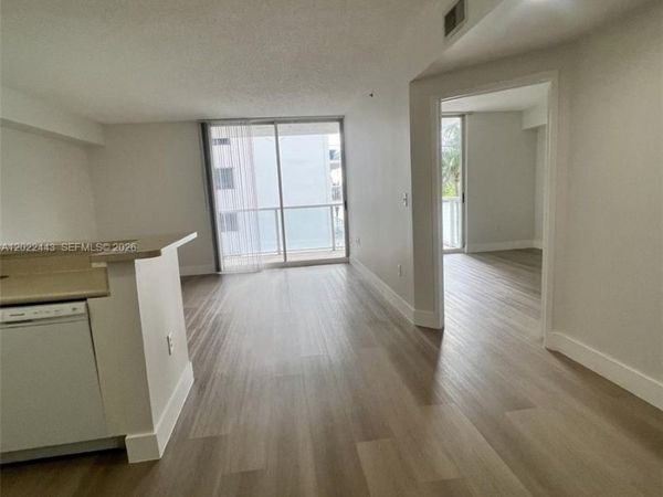 5085 NW 7th St , Unit 503, Miami, FL 33126