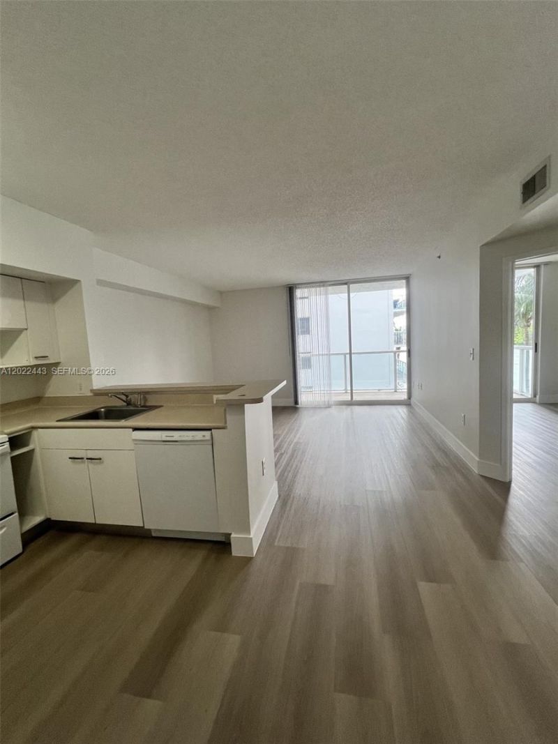 5085 NW 7th St , Unit 503, Miami, FL 33126 Photo