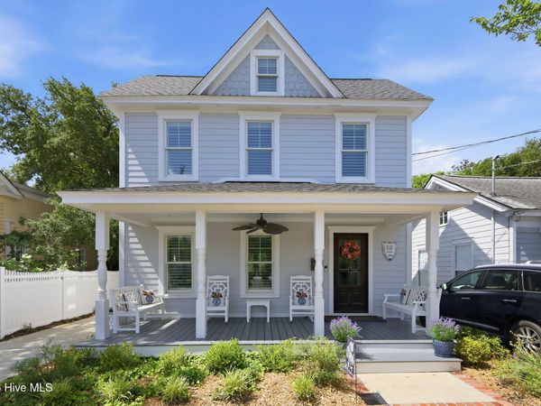 910 Ann Street , Beaufort, NC 28516