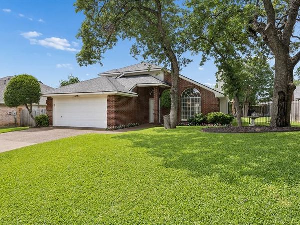 6828 Moss Lane, North Richland Hills, TX 76182
