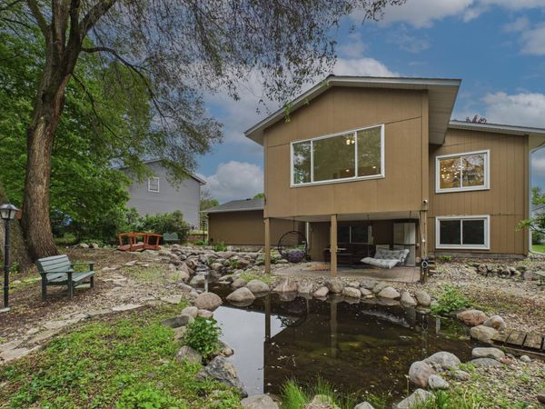 10460 Buckingham Drive, Eden Prairie, MN 55347