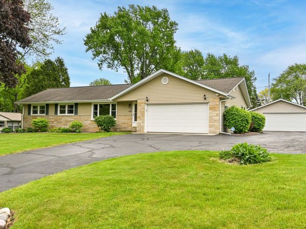 N51W16225 Fair Oak Pkwy, Menomonee Falls, WI 53051