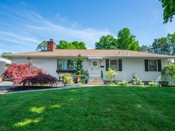8 Shirley Ter, Kinnelon, NJ 07405