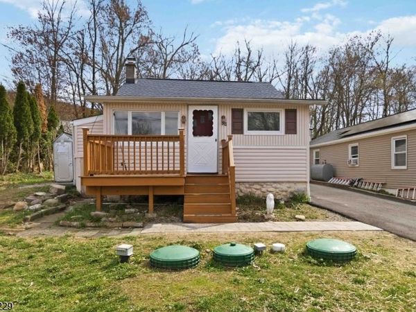 54 Wildwood Rd, Jefferson, NJ 07438