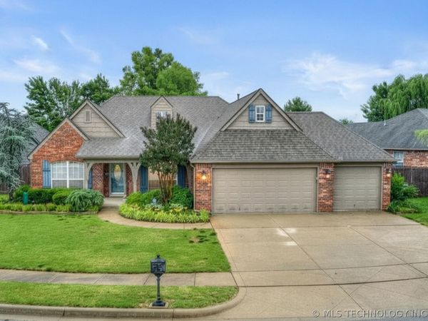 12527 S Ash Avenue , Jenks, OK 74037