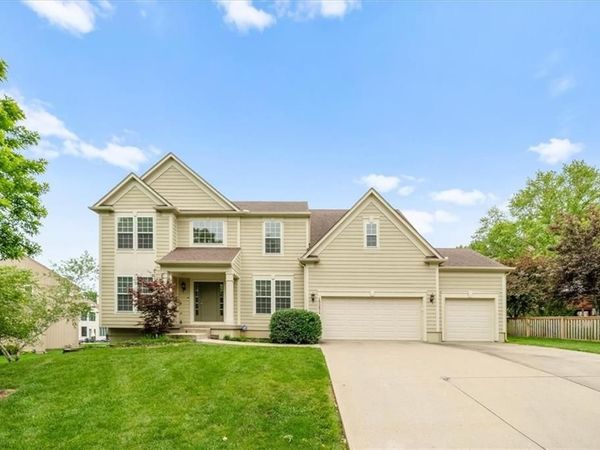 15251 W 158th Terrace, Olathe, KS 66062