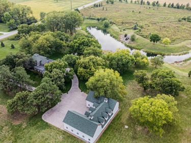 10000 Wagon Train Road , Hickman, NE 68372