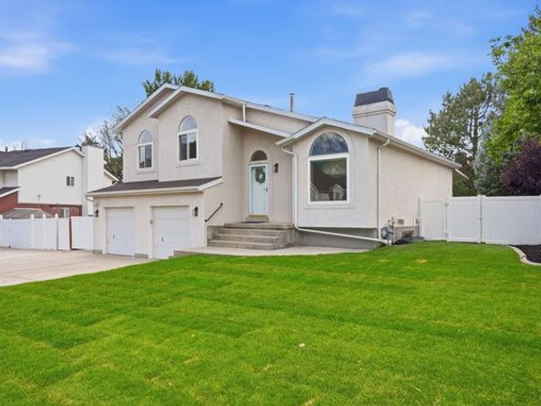 11724 S BRIAR GLEN DR E, Sandy, UT 84092