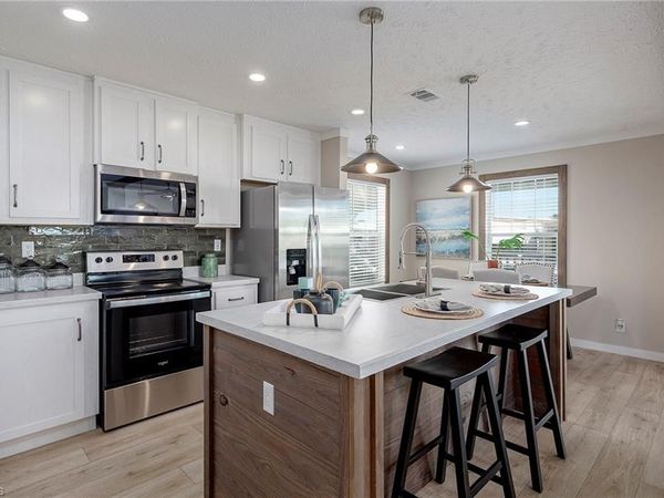 93 Poinsettia DR, FORT MYERS, FL 33905