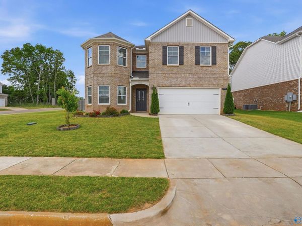 101 Brighton Lake Court, New Market, AL 35761