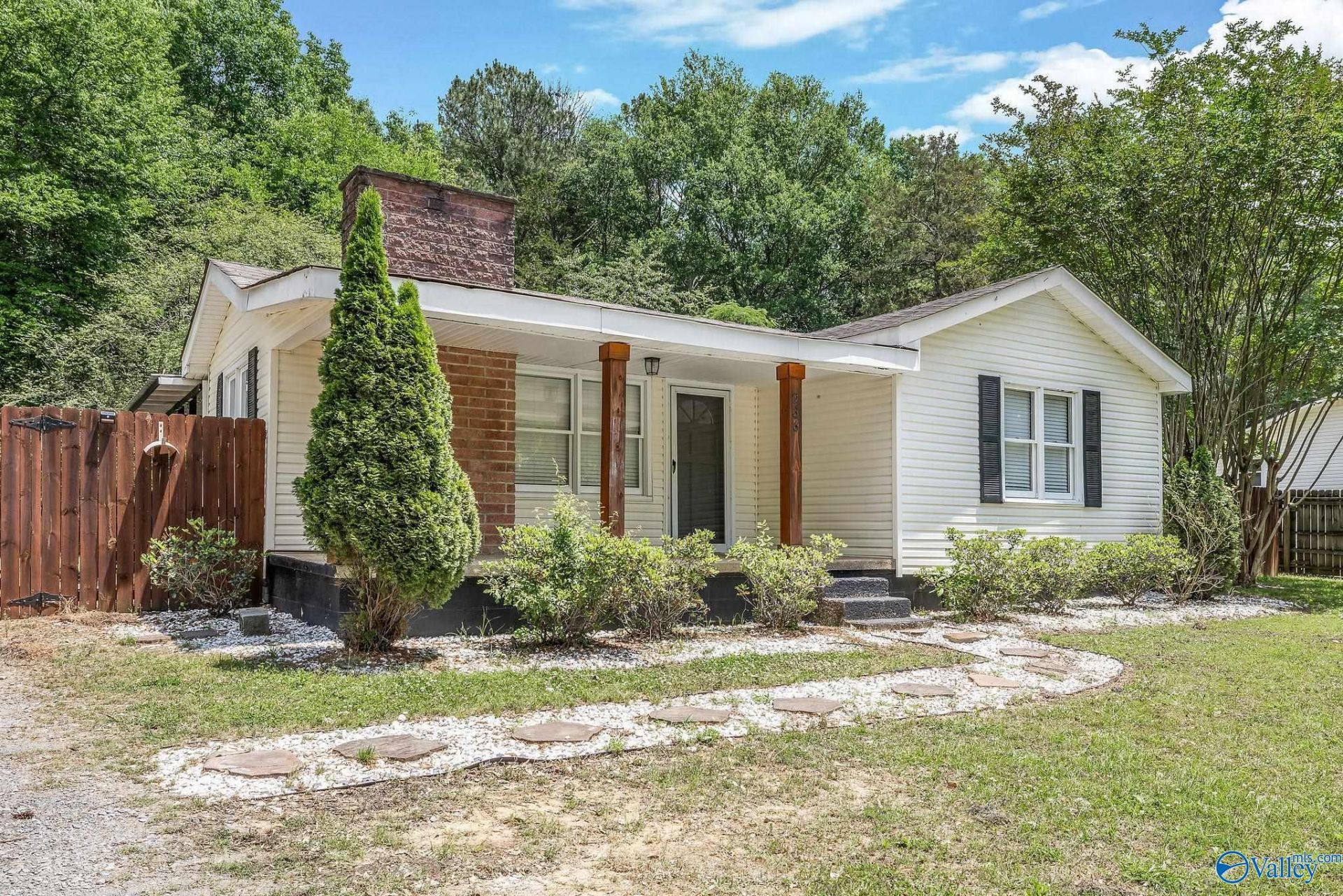 236 Hampton Road Nw, Hartselle, AL 35640 Main Photo