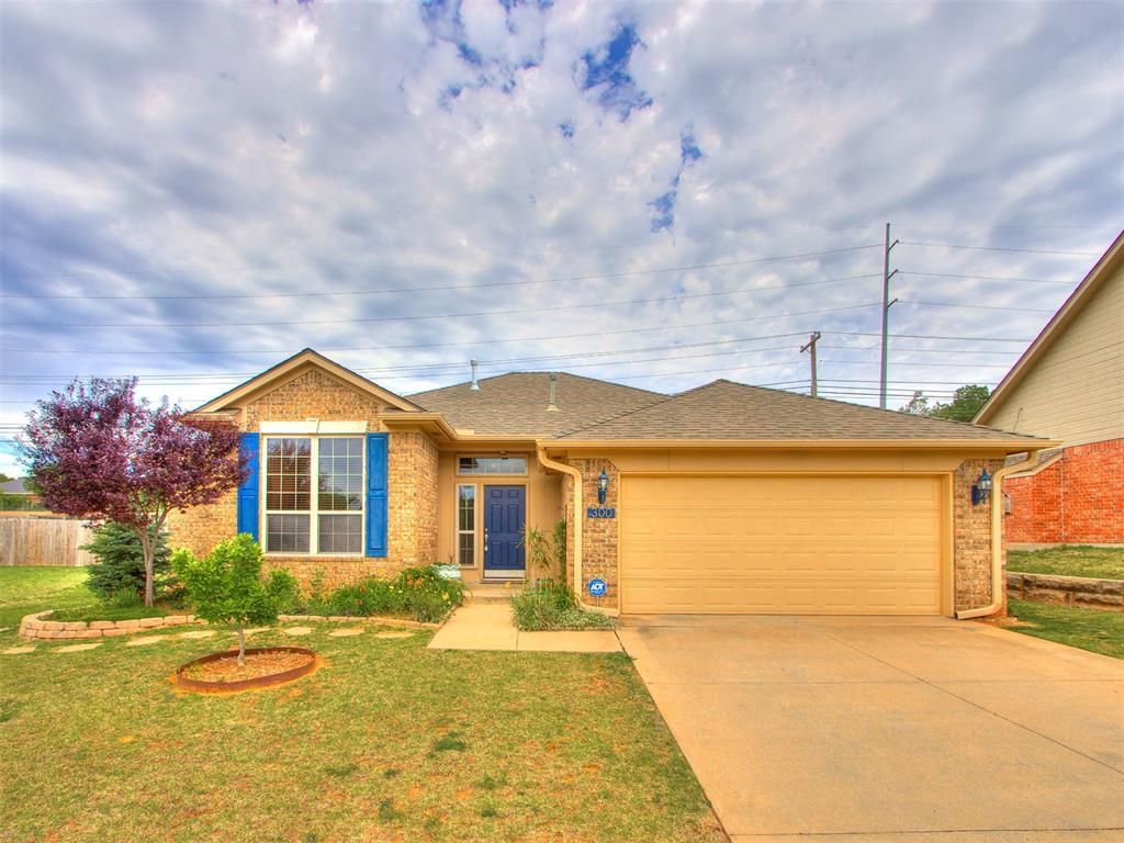 300 Lone Oak Drive, Norman, OK 73071 Main Photo