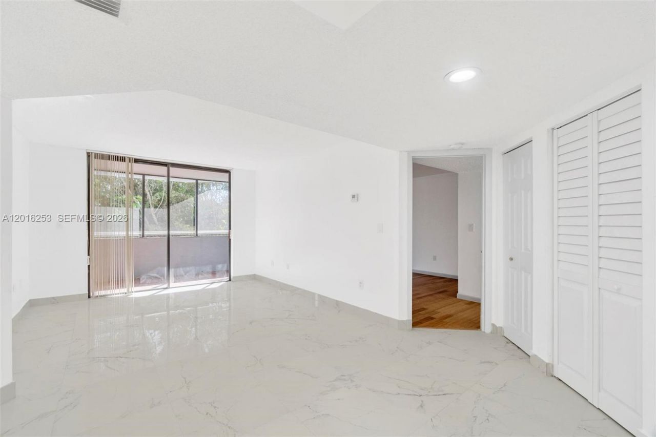 8275 SW 152nd Ave, Unit D-307, Miami, FL 33193 Photo