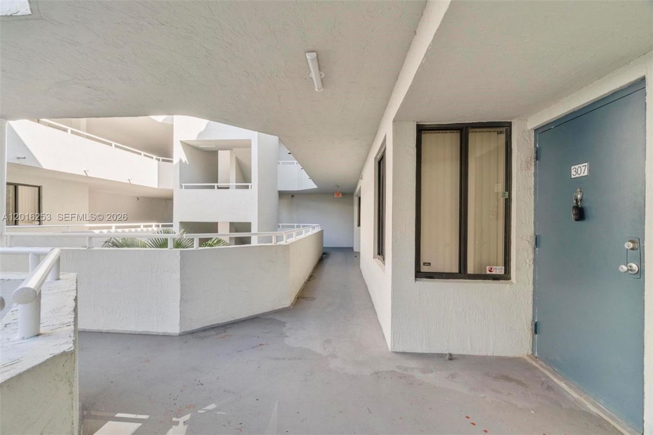 8275 SW 152nd Ave, Unit D-307, Miami, FL 33193 Photo