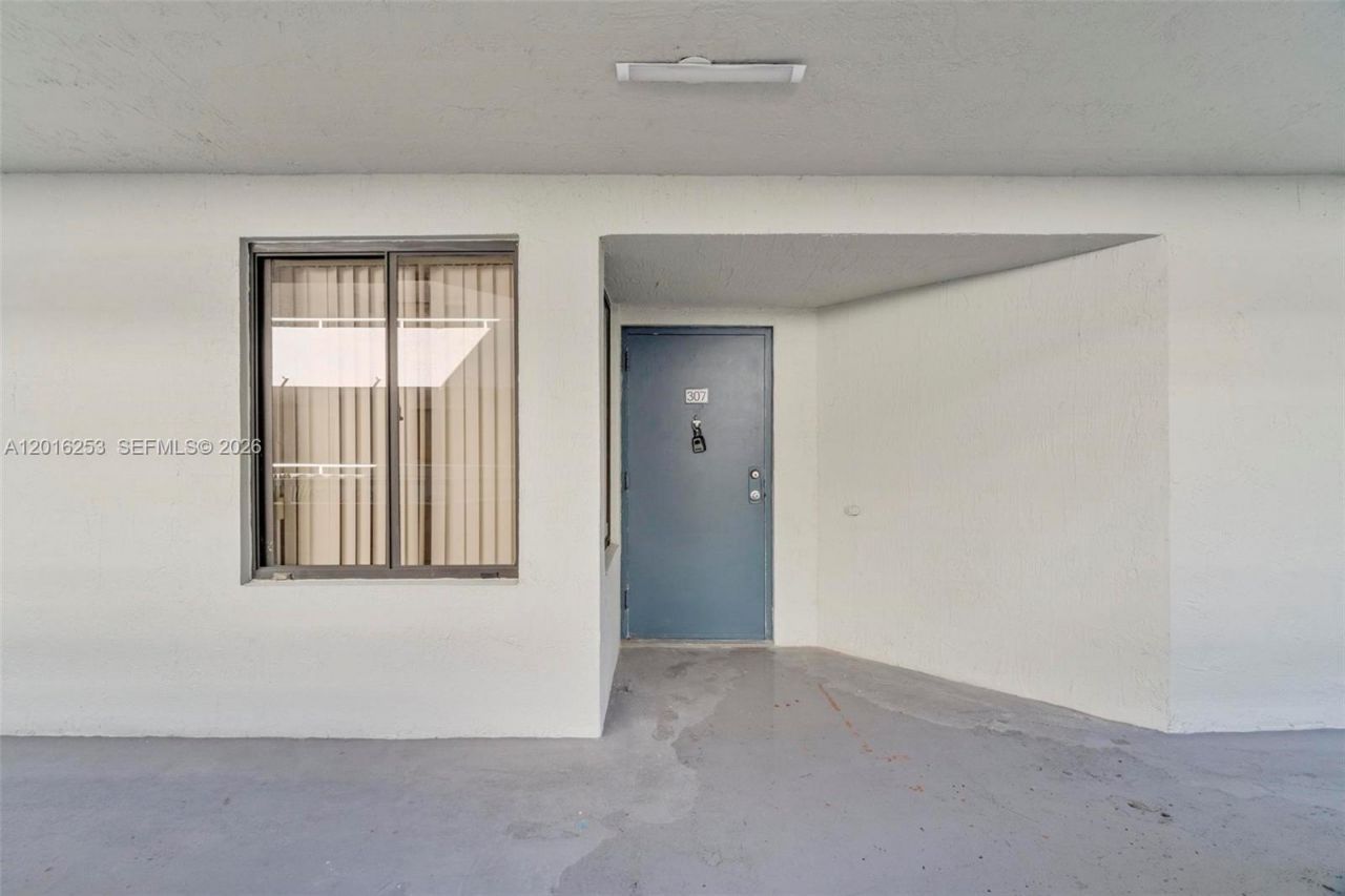 8275 SW 152nd Ave, Unit D-307, Miami, FL 33193 Photo