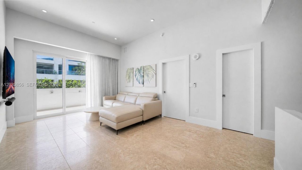 6917 Collins Ave, Unit L-107, Miami Beach, FL 33141 Photo