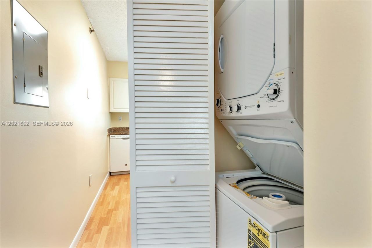 5900 Collins Ave , Unit 408, Miami Beach, FL 33140 Photo