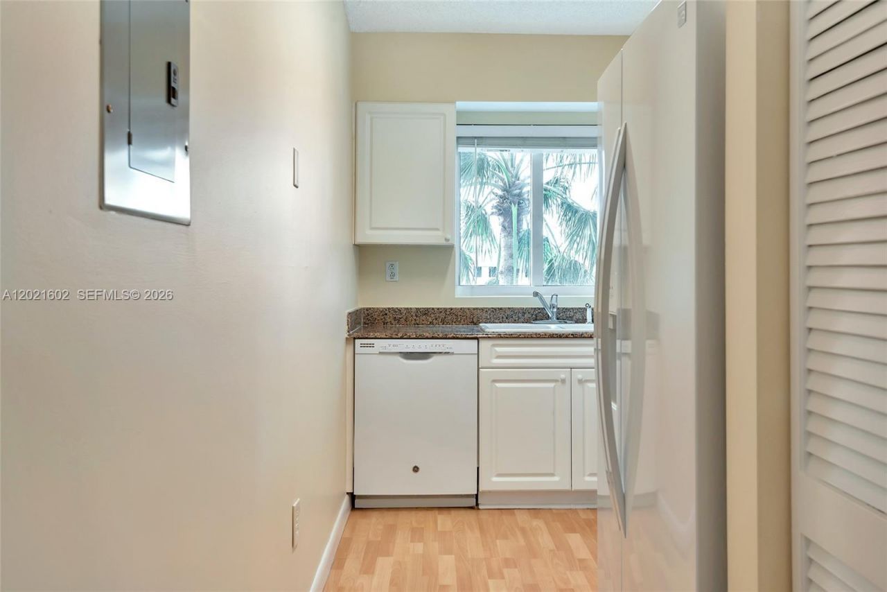 5900 Collins Ave , Unit 408, Miami Beach, FL 33140 Photo