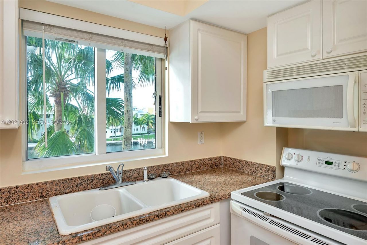 5900 Collins Ave , Unit 408, Miami Beach, FL 33140 Photo